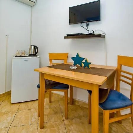 Softic Hvar アパートホテル