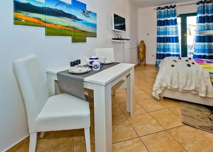 Softic Hvar Aparthotel 4*