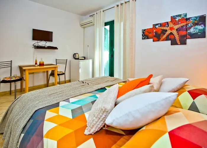 Softic Hvar Aparthotel 4*