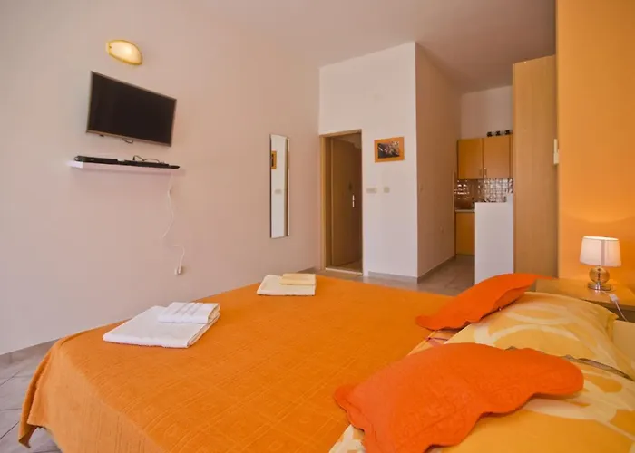 Softic Hvar Aparthotel 4*