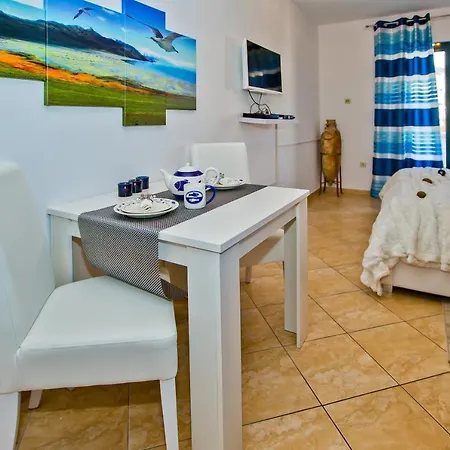 Softic Hvar מלון דירות 4*