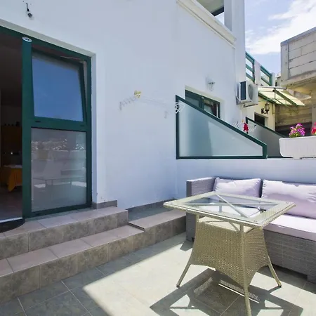 Softic Hvar חוואר