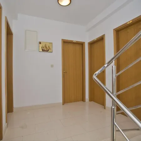 Softic Hvar מלון דירות 4*