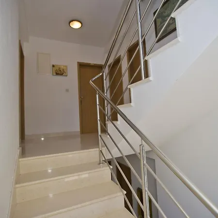 Softic Hvar מלון דירות חוואר