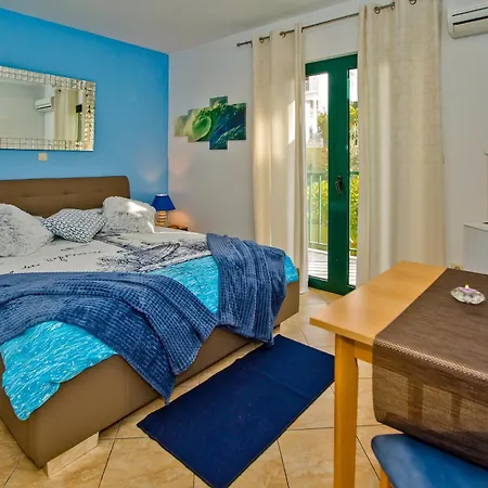 Softic Hvar מלון דירות חוואר